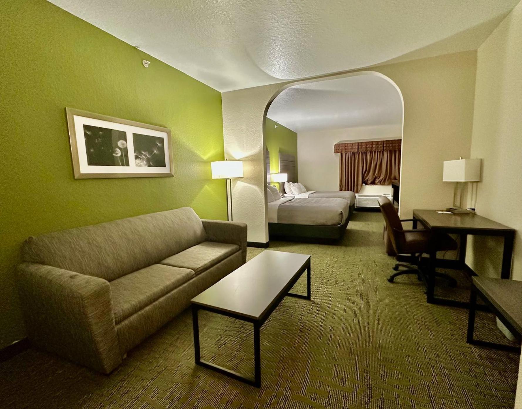 Quality Suites San Antonio Exterior photo